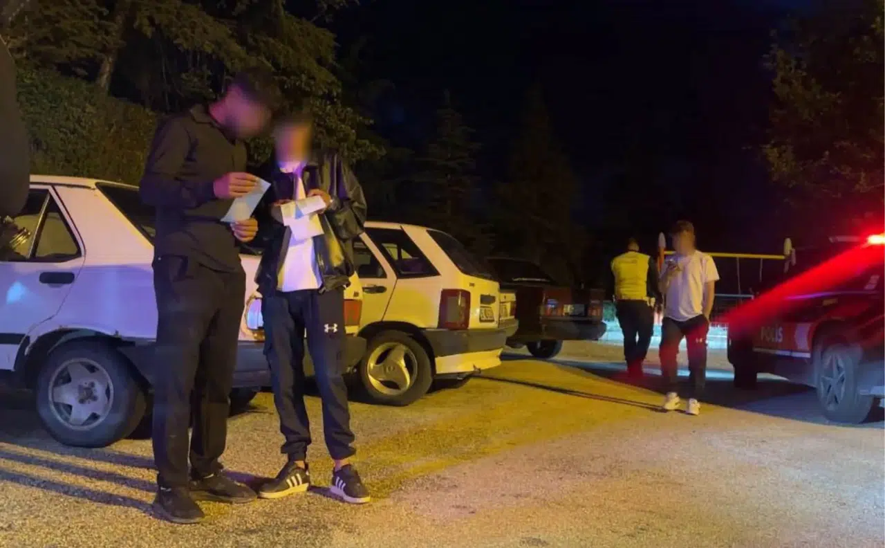 Burdur'da Polisten Kaçan Ehliyetsiz Sürücü İşin İçinden Çıkamadı!