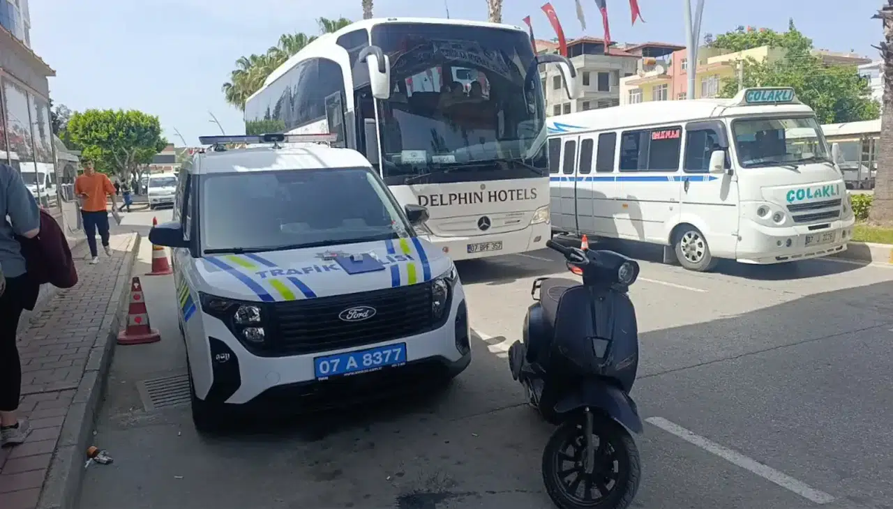 Manavgat'ta Polisten Kaçarken Otobüse Çarptı, Ceza Üstüne Ceza Yedi