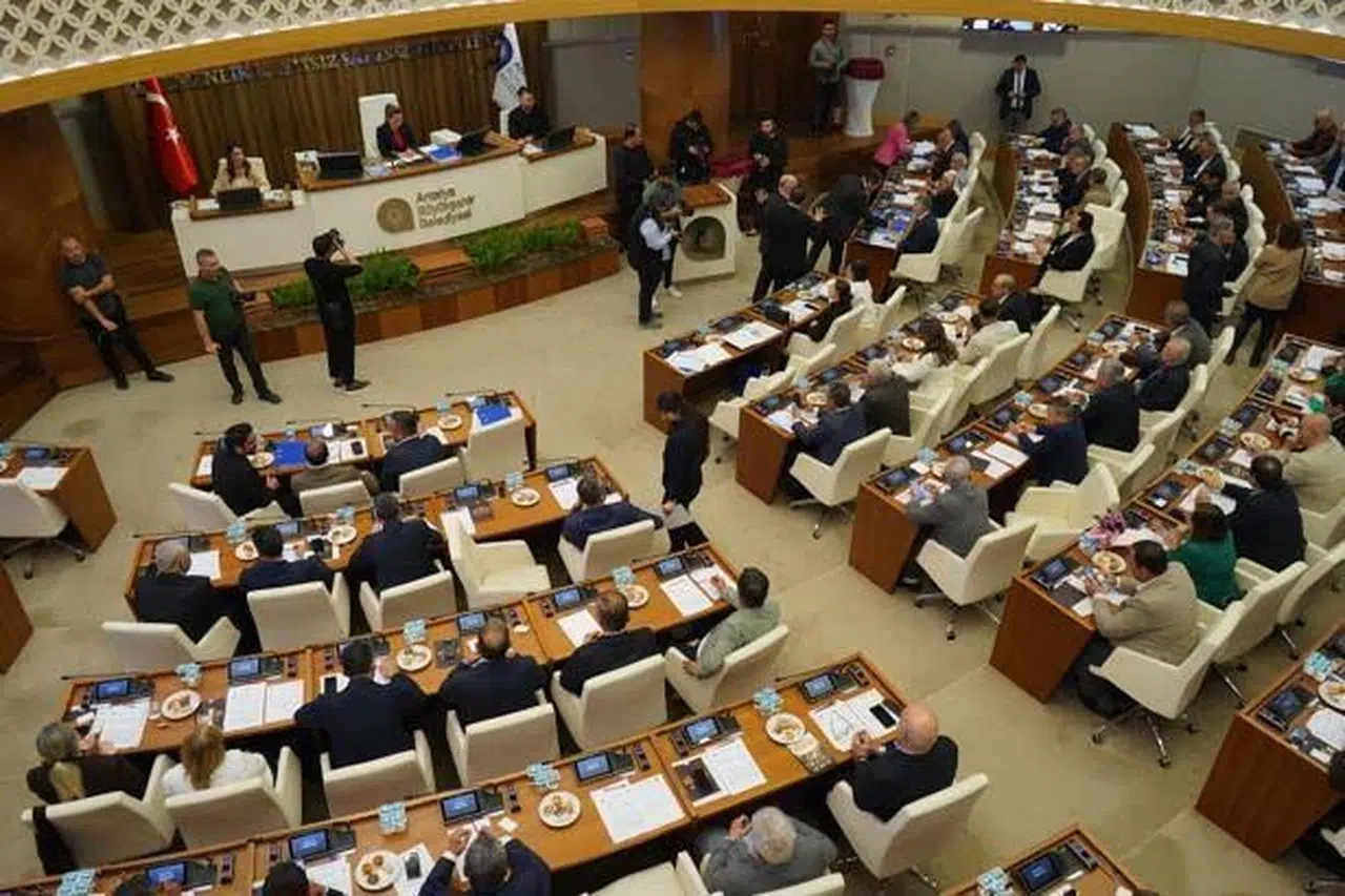 Başkan Vekili Büşra Özdemir'e "Vizyon Proje" Eleştirisi! Mecliste Gerilim Yükseldi