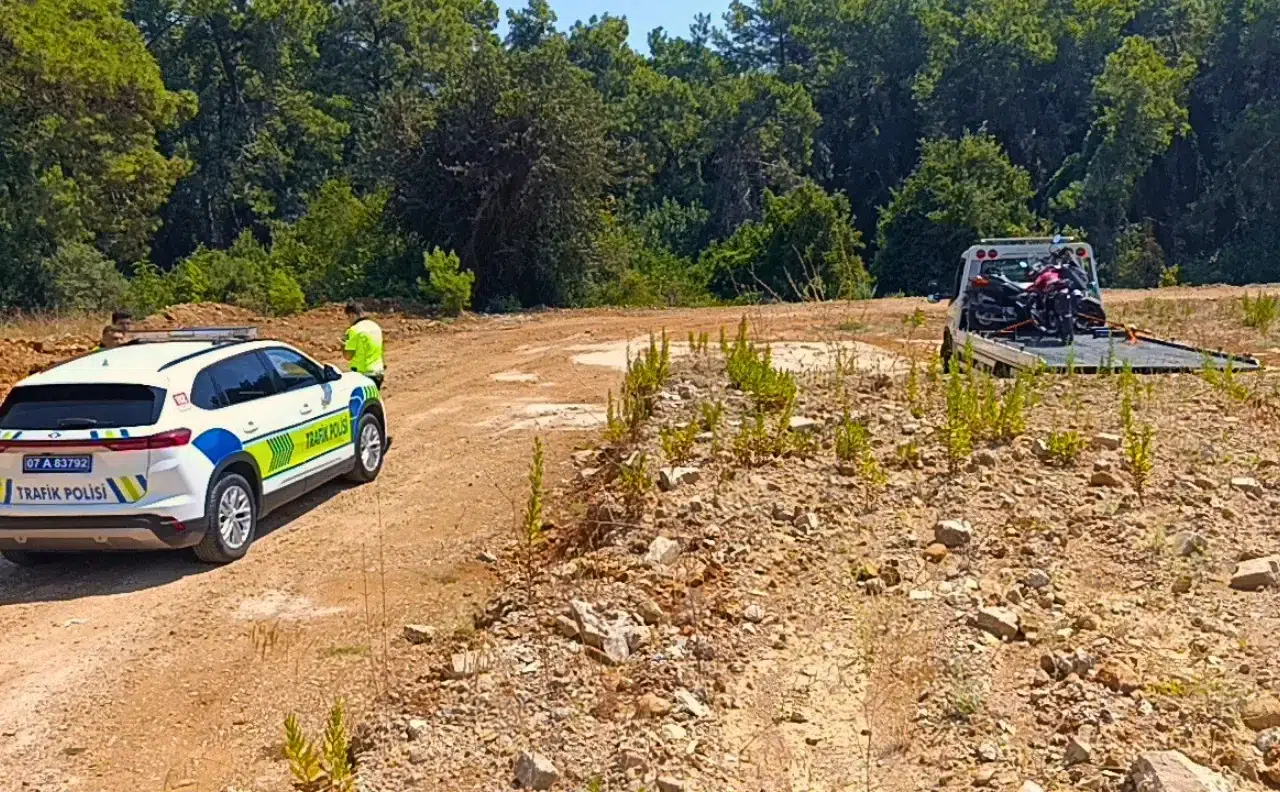 Polisten Kaçtı, Motosikletini Manavgat'ta Ormana Bıraktı! Cezadan Kurtulamadı