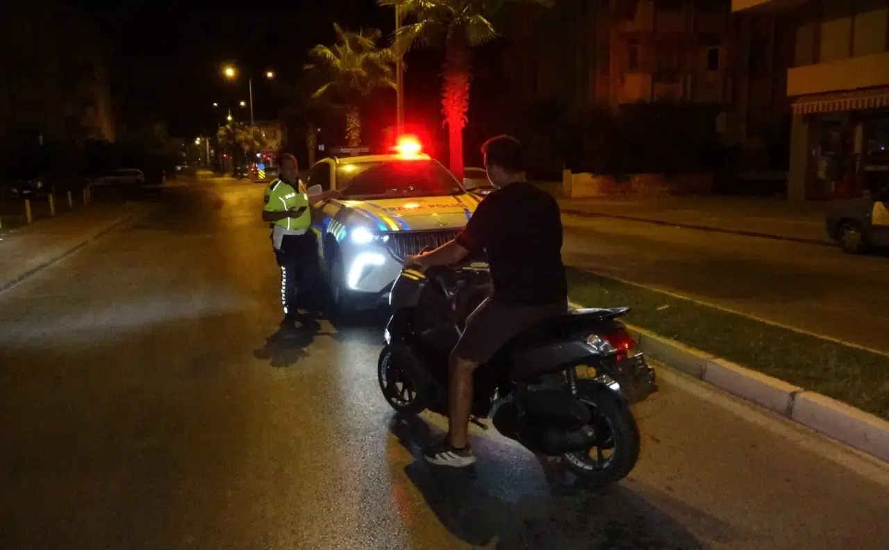 Manavgat'ta Ters Yönde Tek Tekerle Polisten Kaçtı! 610 Bin TL Ceza Yedi
