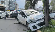 Antalya'da Korkutan Kaza: Motosiklete Çarpmamak İsterken Ağaca Tosladı