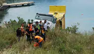 Muğla'da Hafriyat Kamyonu Şantiye Rampasını Çıkmak İstedi Denize Düştü