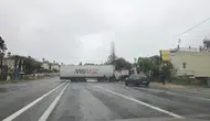 Mersin-Antalya Karayolunda Korkutan Kaza: Tır Karşı Şeride Geçti