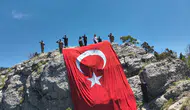 Burdur’da Zirvede 54 Metrelik Dev Bayrak!