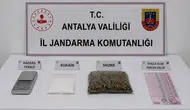 Döşemealtı'nda Eve Uyuşturucu Baskını: Esrar ve Kokain Ele Geçirildi
