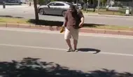 Antalya'da İnanılmaz Anlar! Oteline Dönerken Kargaların Hedefi Oldu!
