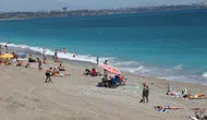 Antalya'da Sıcaklık 27 Dereceye Çıktı! Konyaaltı Sahili'nde Sezon Yoğunluğu Başladı