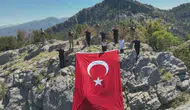 Karacaören'de Spor Şöleni: Karadağ Tepesi'ne Dev Türk Bayrağı Asıldı