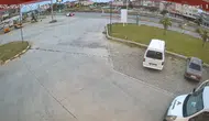 Manavgat’ta Motosiklet Otomobile Çarptı! Kaza Kameraya Yansıdı