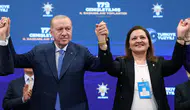 Burcu Köksal Resmen AK Parti’ye Geçti! Erdoğan Rozetini Taktı