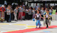 Burdur'da Minik Öğrencilerden Geri Dönüşüm Defilesi