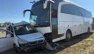 Isparta'da Tur Otobüsüyle Çarpışan Araç Sürücüsü Hayatını Kaybetti