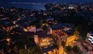 Antalya Üçkapılar Artık Geceleri Daha Görkemli! Hadrianus Kapısı ve Surlar Işıklandırıldı