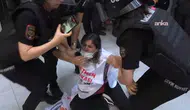 Ankara’da Emekçiye Sert Müdahale: Haklarını Arayan Öğretmenler Yerde Sürüklendi!