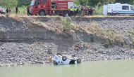 Hatay'da Nehre Devrilen Hafif Ticari Araçtaki Sürücü Hayatını Kaybetti