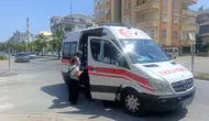 Manavgat'ta Kavşak Kazası: İki Otomobil Çarpıştı, İki Kişi Yaralandı