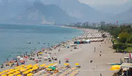 Antalya'da 47 Derece Sıcaklık: Sahiller Dolup Taştı