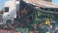 Tarsus'ta Tonlarca Sebze Meyve Yola Savruldu