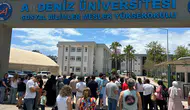 Antalya'da TYT Maratonu Bitti: Adaylar Kapıda Alkışlarla Karşılandı!