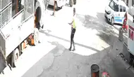 Tefenni'de Kamyonet Yandı, Polisler Söndürdü