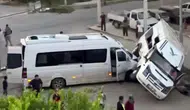 Serik'te 2 Minibüs Çarpıştı: 5 Tarım İşçisi Yaralandı, Sürücü Kaçtı