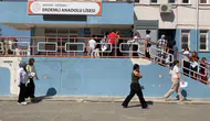 Mersin'de YKS Heyecanı: Kapı Kapanırken Saniyelerle Yetiştiler