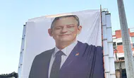 CHP Antalya'dan Dev Özgür Özel Pankartı