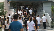 LGS Heyecanı Antalya’yı Sardı! Sıralarda Öğrenciler Dışarıda Aileler Ter Döktü