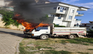 Alanya’da Yangın Paniği: Kamyonetten Alevler Yükseldi!