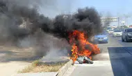 Yol Kenarında Çaresizce İzledi! Motosikleti Demir Yığınına Döndü