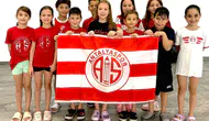 Antalyaspor'un Minik Kulaçlarından Havuzda Türkiye Derecesi