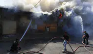 Antalya’da Korkutan Yangın! Depodaki Alevler İş Yerlerine Sıçradı!