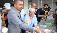 Konyaaltı Cemevi'nde Aşure Lokması: Protokol Vatandaşlara Aşure Dağıttı