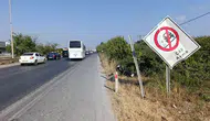 Manavgat’ta Kask Hayatını Kurtardı: Motosiklet Tabelaya Çarptı