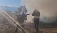 Tarlada Korku Dolu Anlar: Çalışan Traktör Bir Anda Alev Topuna Döndü!