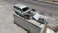Hırsızlara Karşı Akılalmaz Önlem! Arabayı Konteynerin Üzerine Çıkardı