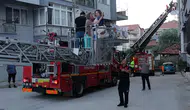 Apartman Yangınında Can Pazarı! Mahsur Kalan 6 Kişi Kurtarıldı