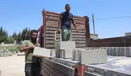 40 Derecede Ekmek Mesaisi! İkizler Günde 5 Kamyon Briket Üretiyor