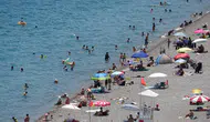 Antalya'da Sıcak Hava Dalgası!  Vatandaşlar Sahillere Akın Etti