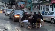 Adana’da Düğün Yolunda İskambil Masası: Damada da Oynattılar!