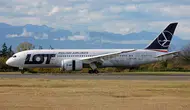 Antalya Havalimanı’nda Havacılık Krizi! LOT Airlines Uçağı Pistte Kilitlendi!