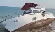 Mersin’de Kıyıya Vuran Tekne Çekilirken Batıyordu