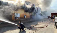 Antalya'da Feci Yangın: Alevlerden Kaçmak İçin Camdan Atladılar!