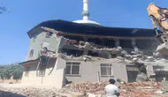 Salihli'de 28 Yıllık Cami İçin Yıkım Kararı Başlatıldı