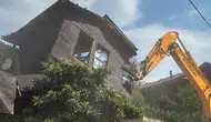 Burdur'da Risk Oluşturan Tehlikeli Bina Yıkıldı