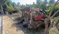 Manavgat'ta İş Makinesi Bahçeye Uçtu