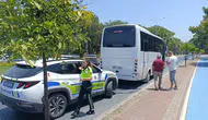 Manavgat’ta Motosiklet ve Otel Servisi Çarpıştı: 1 Yaralı