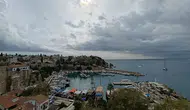 Antalya'ya Sarı Kodlu Çifte Uyarı: Körfezde Fırtına, Doğu İlçelerinde Şiddetli Rüzgar
