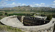 Aspendos'ta 2 Bin Yıllık Tiyatro Caddesi Keşfedildi